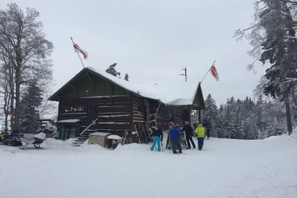 The Mountainside By Escapades Tremblant Apartment Mont-Tremblant Bagian luar foto